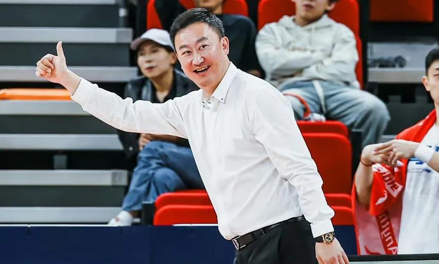 谁是CBA的锡伯杜？
锡伯杜在NBA以“五驴”战术而出名，最终他也因过度消耗主力