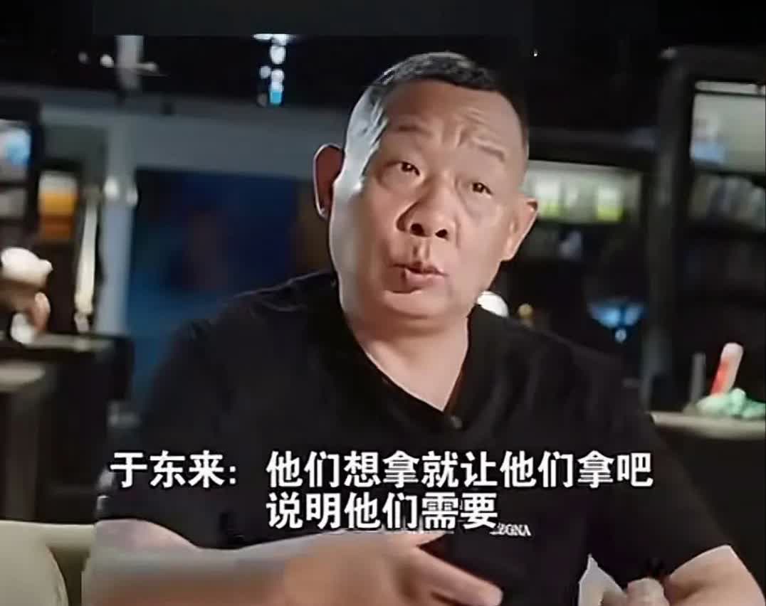 一女子在胖东来
偷了一盒5块钱最便宜的猪肉
被报警器发现后，
女子不知所措