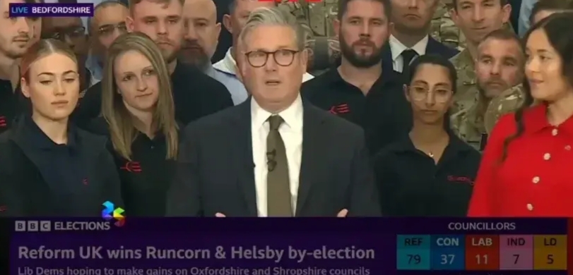 英国首相斯塔默宣布，大幅增加该国军事预算。
“看看乌克兰的局势。我上次去那里大约