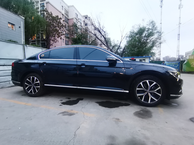 人生第一辆车迈腾
买车快两年了，迈腾这两车是人生第一辆车，当时是最贵的时候，33