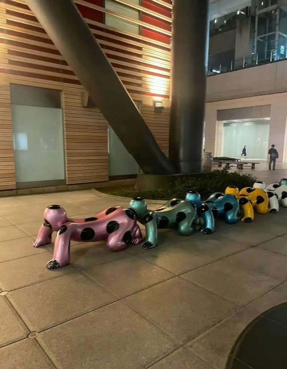 日本街头的椅子 不愧是日本