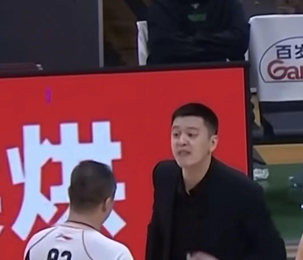 这个休赛期辽宁自媒体已经给辽宁男篮官宣引进了多名内外援。俱乐部还没有官宣，辽宁自