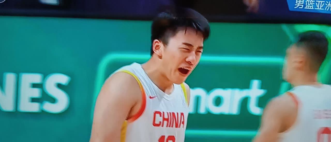 我看郭士强主教练可以给高诗岩一个副队长干干了，攻守兼备 ，小高的精气神和拼搏精神