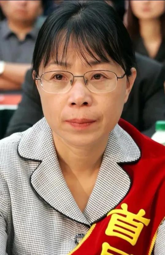 张桂梅校长，这位在教育界备受敬仰的前辈，总是用她那渊博的知识和满腔的热情，浇灌着一茬又一茬的学子