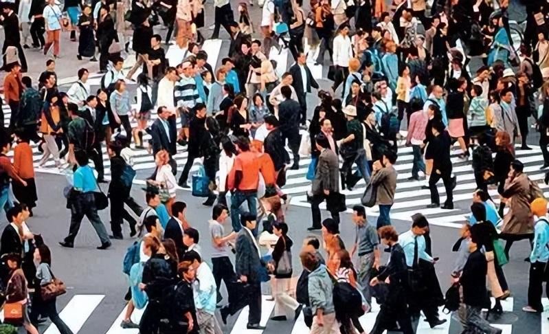 男性骤减后的世界变化



地球上男性数量锐减99.6%？不敢想象，世界会变成什