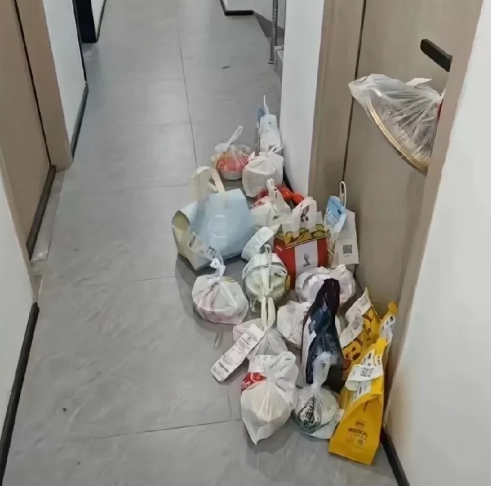 邻居为什么每天都有这么多外卖？