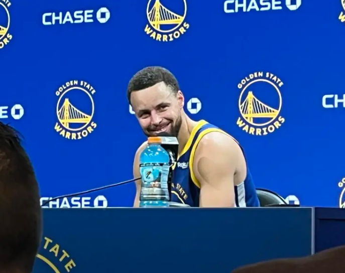 NBA常规赛，爵士对阵勇士的全场比赛已结束，勇士123-114战胜爵士。
勇士球