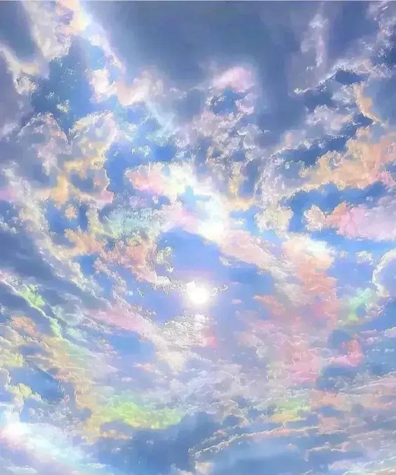 讲点珠宝材质玄学知识。
1. 黄金：五行属金，象征财富与权力，适合补金运的人（缺