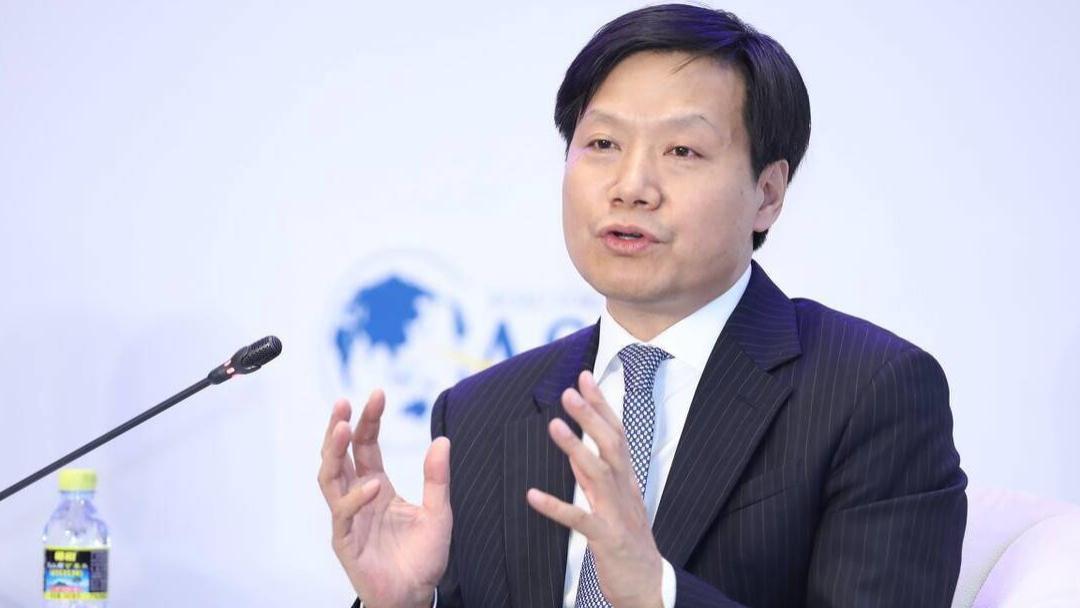 雷军手滑转发“诅咒帖”？拱手三连后全网吵翻：小米车主真能转运？