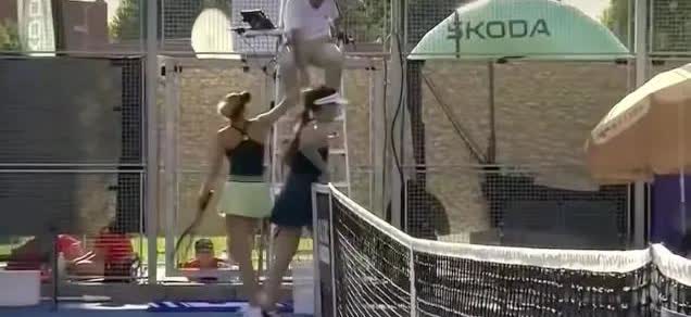 罕见，王欣瑜获胜拒绝和裁判握手！ WTA250布拉格站女单第二轮，中国金花王欣瑜