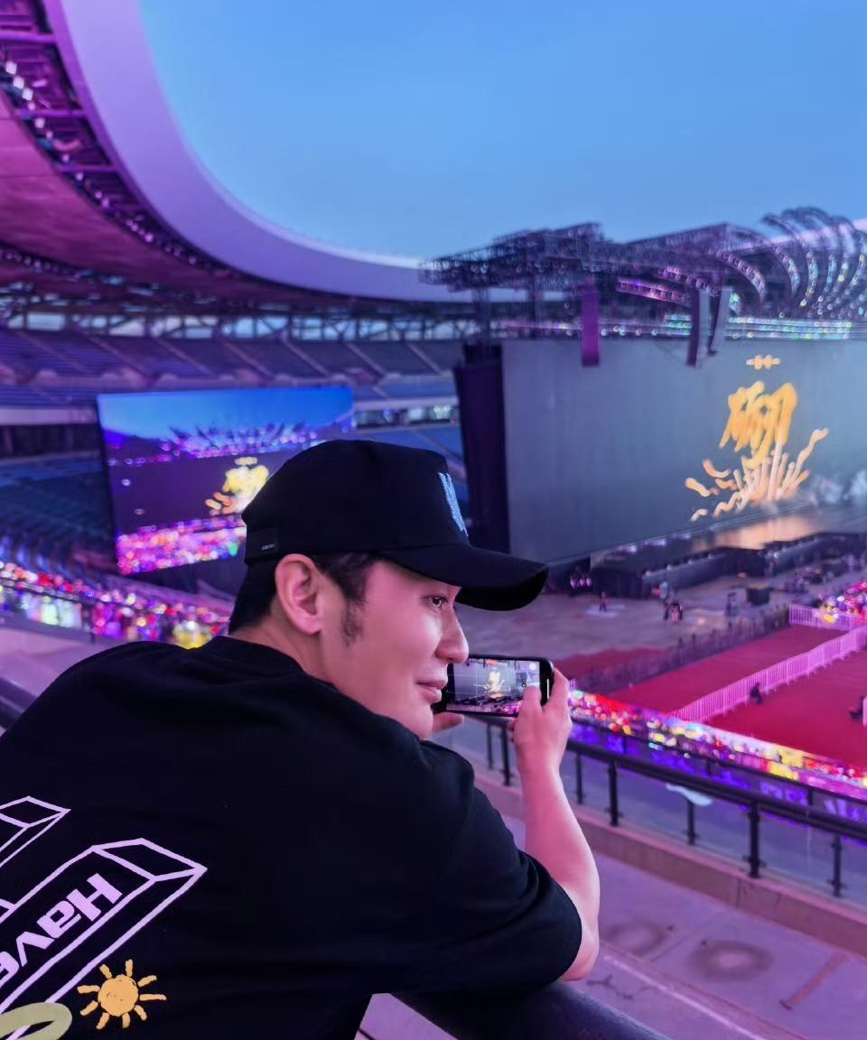 李晨这侧颜？