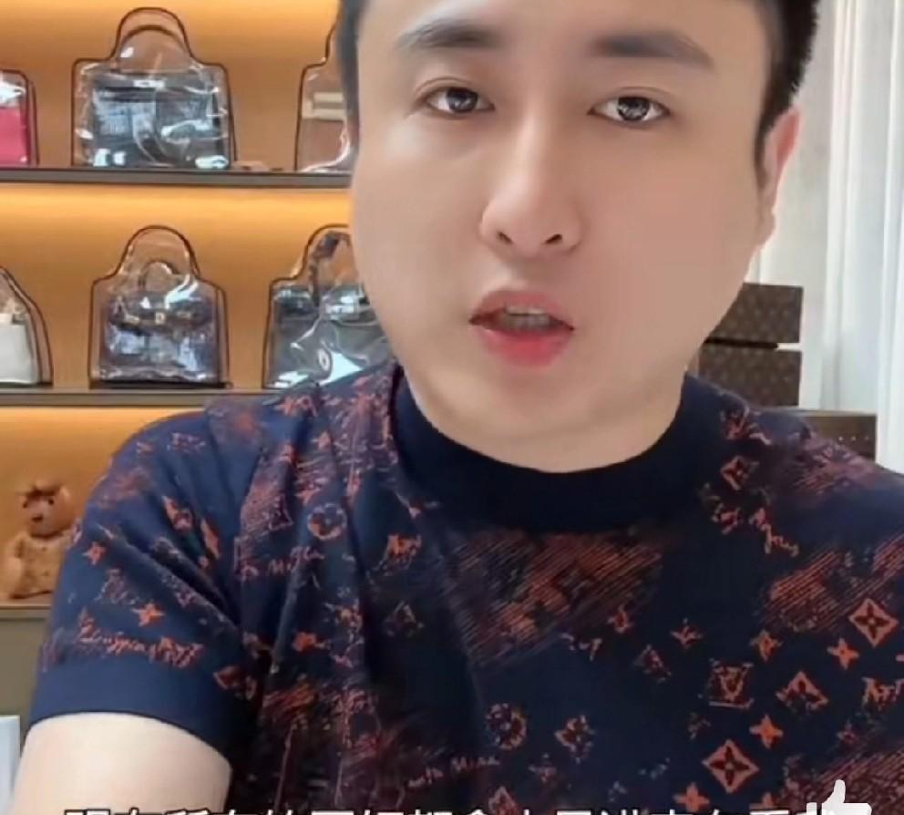 散打喊话达摩把太原老葛想签约你的聊天记录发给我，我给你转30w！
       