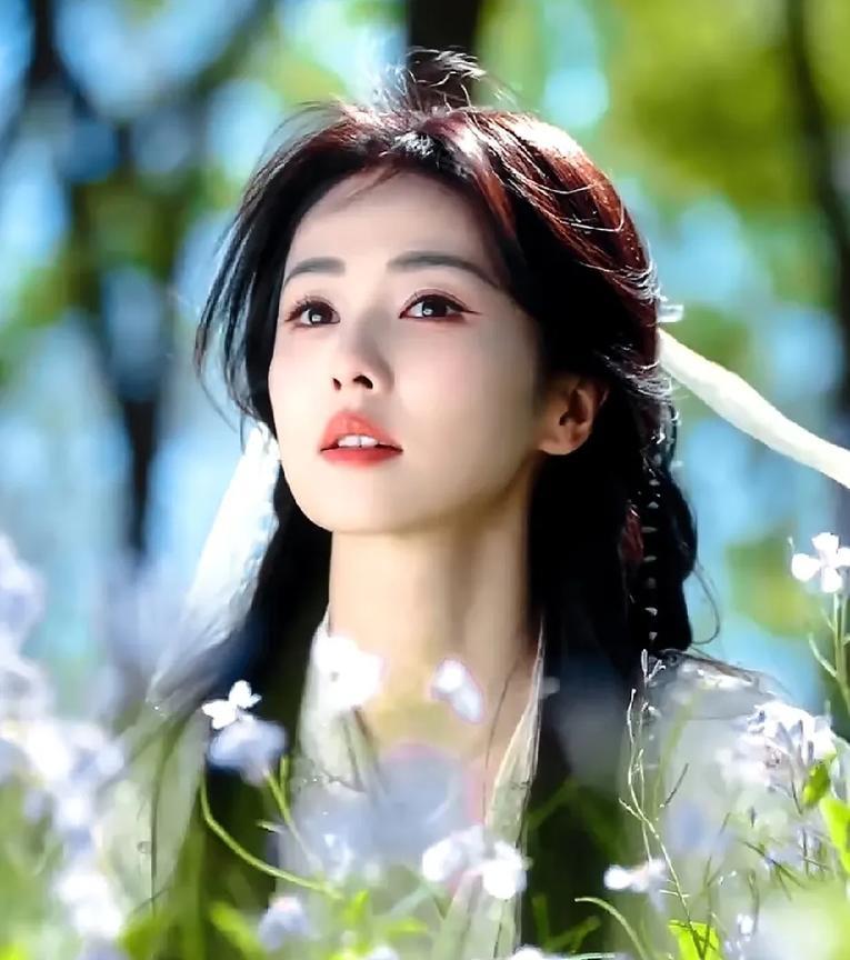 在娱乐圈，
我不羡慕后台强的宋祖儿，也不羡慕很讨喜的虞书欣。
我只羡慕网红出来的