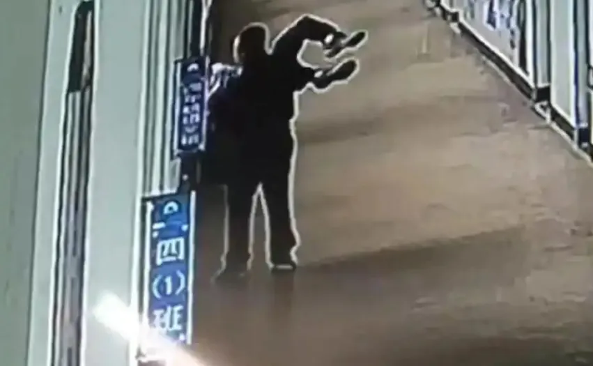 水枪滋脸无人问，教师发怒天下知：温州瑞安市某小学教师被司法拘