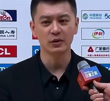 辽宁男篮主教练杨鸣谈球队大胜北控，他表示：这个赛季我们确实非常困难，整个队伍各种