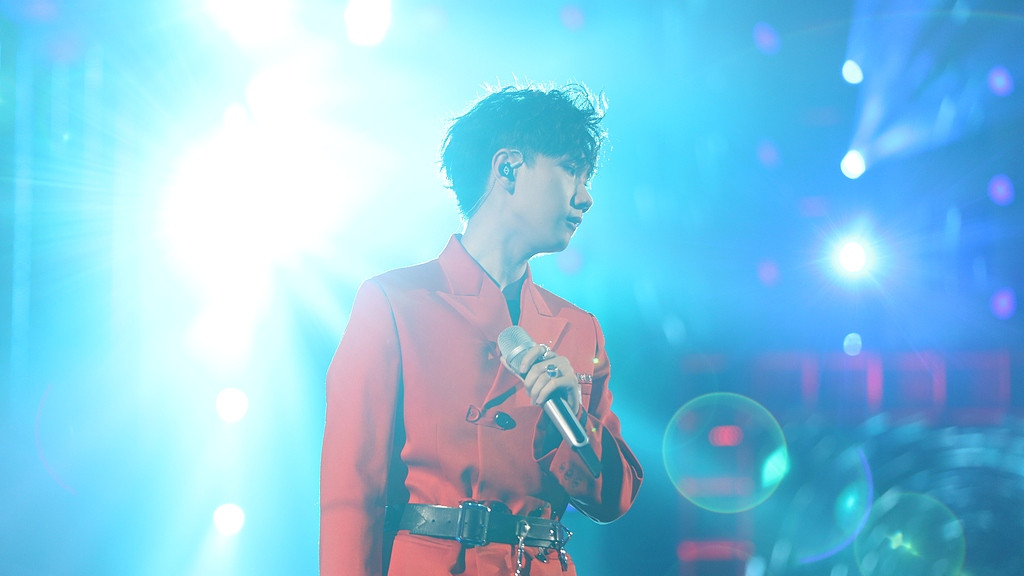 汪苏泷“拒信”上热搜，私生粉这波操作把偶像逼到“发疯”边缘？