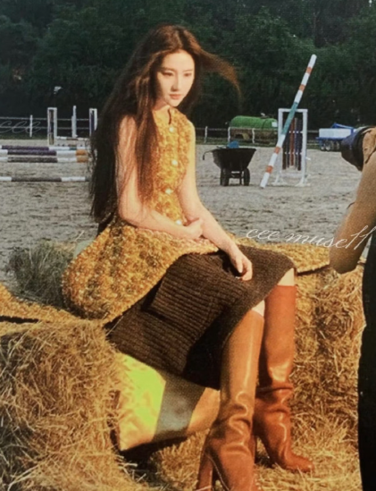 刘亦菲这套造型的另一角度，好有神性 ​​​