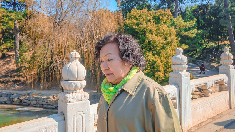 我在儿子家带孩子，儿子给我有工资，有奖金，还有加班费，儿媳妇不同意