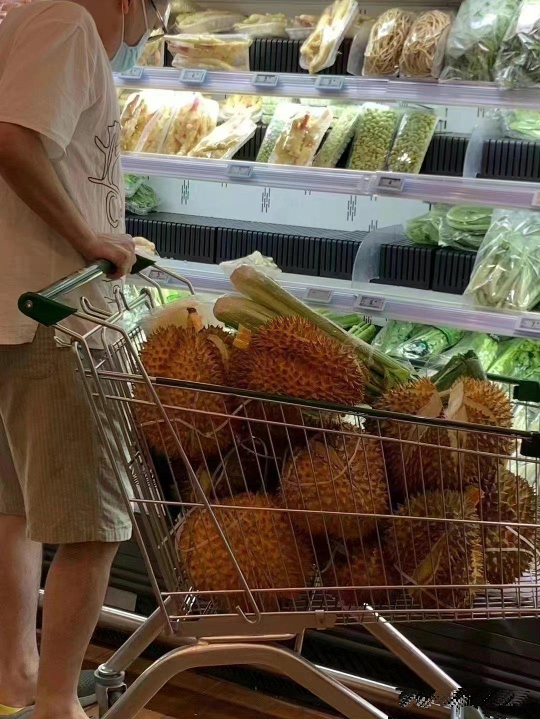弱弱的问一句，这榴莲不要钱吗？