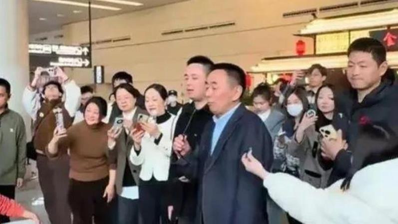 粤篮坛风云再起！南京同曦连击广东队，杜锋陷困境