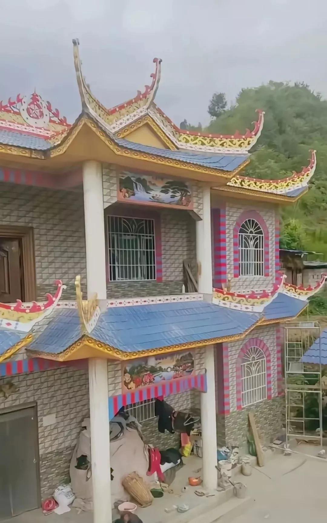 敢住在这样的房子里，
内心一定很强大[笑哭]