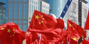 中国为何要玩命发展？说句扎心的，是因为被西方欺负怕了，中国只能拼命强大起来。
说