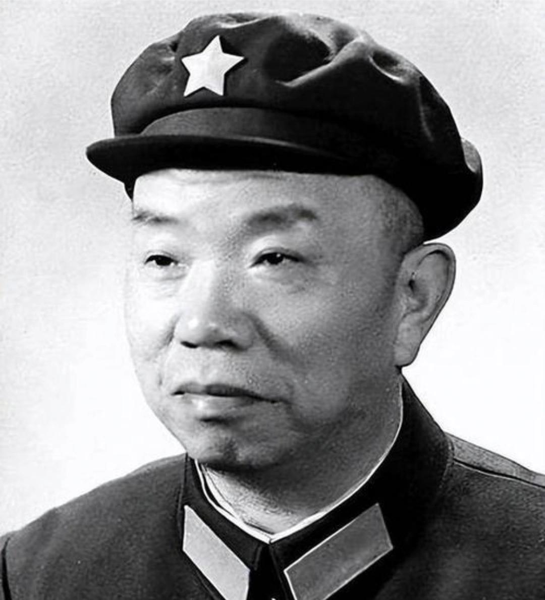 1926年，无恶不作的大地主丁枕鱼被抓后，看到了王树声，急忙喊：“亲外孙，快救舅