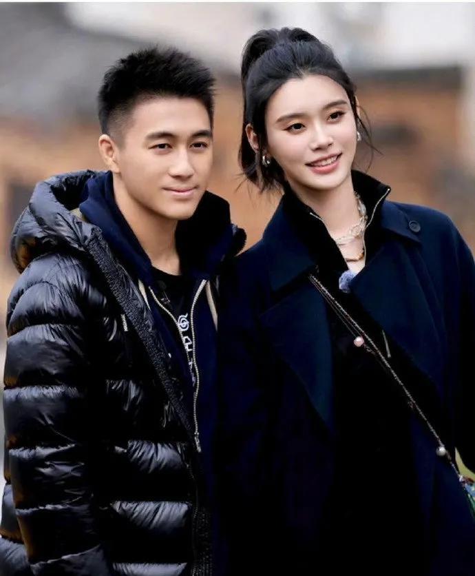 何猷君辟谣私生子传闻，与奚梦瑶的甜蜜爱情不容置疑
何猷君与奚梦瑶的爱情，堪称娱乐