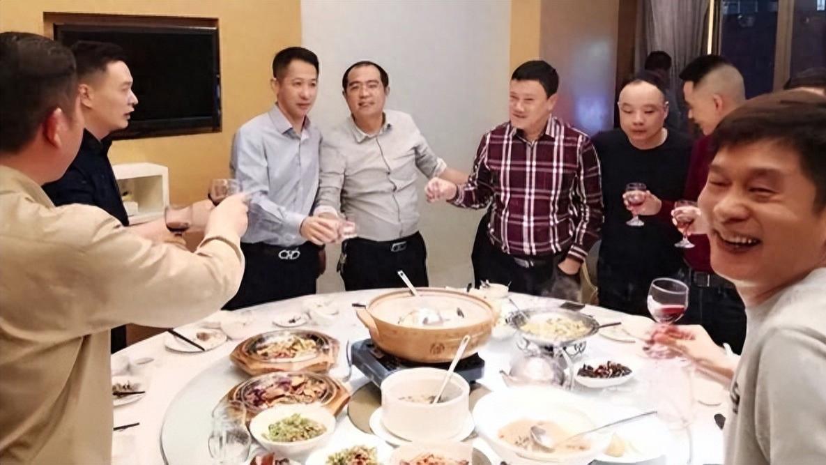 年关将至，聚会现场堪比“吹牛现形记”