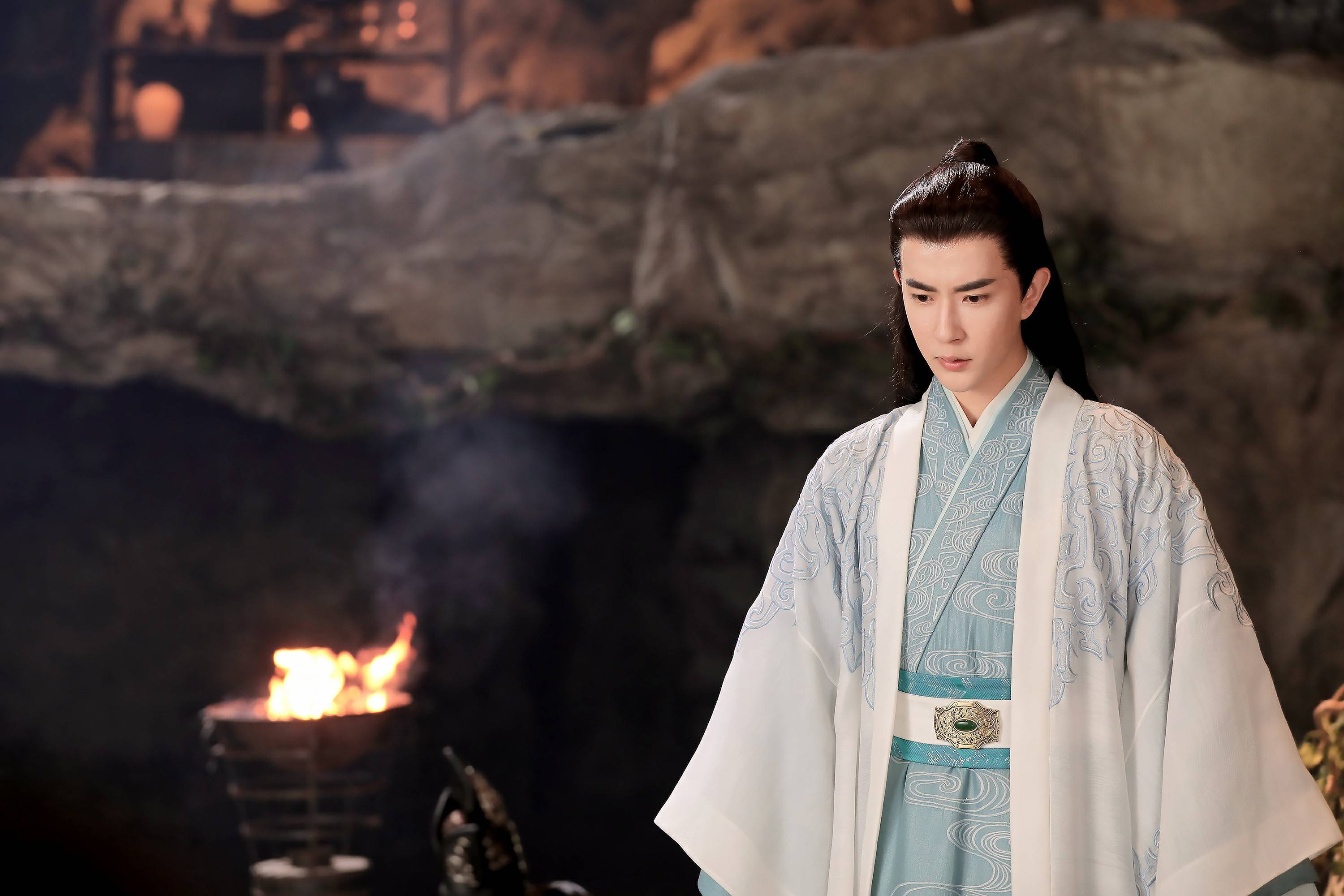 齐高帝萧道成是武将之子，他从小受到家族的熏陶，武力值还是非常强的。

他跟随父亲