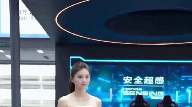 2025上海国际车展：方程豹肖雨婷闪耀全场