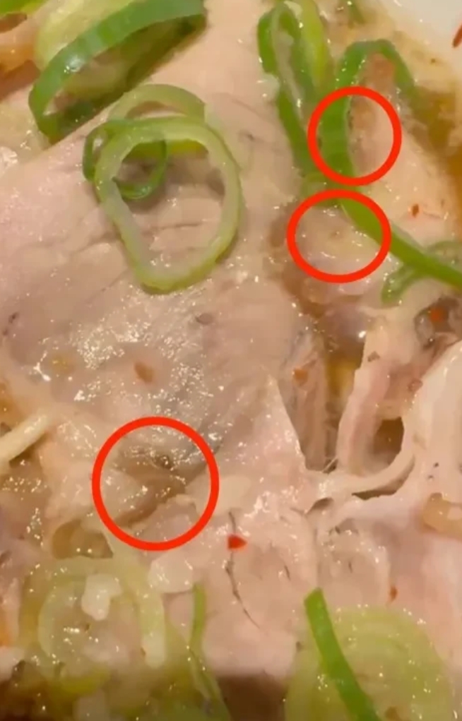 【日本人气拉面店被曝食物混入蛆虫，网民质疑曝光者动机:有必要曝光吗？】

日本又