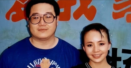 当年，英达和宋丹丹离婚时，给了宋丹丹一套90平米的房子，唯一的要求就是要与宋丹丹