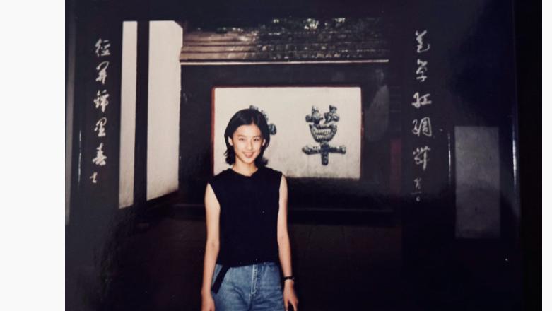 黄圣依离婚后颜值回春？从星女郎到豪门弃妇，她终于活明白了