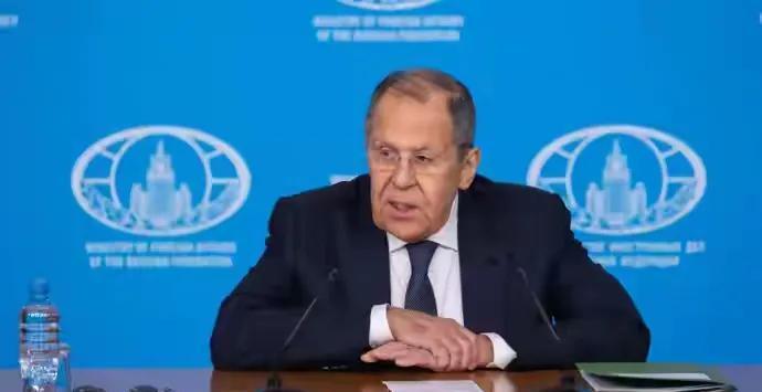 大毛是不是真不想和小乌谈呢？
8月24日，拉夫罗夫在谈到俄乌元首将要进行的会晤时