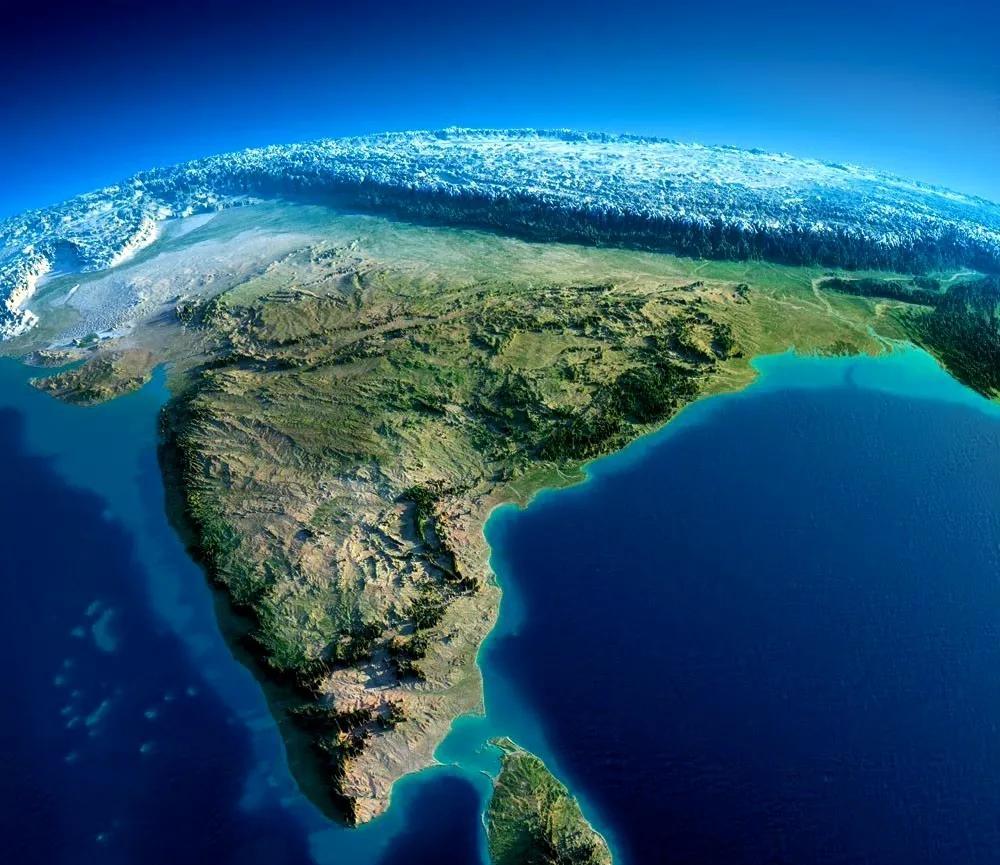 印度少将纳拉亚南声称，当今世界经济四强为美国、欧盟、中国和印度。但除印度外，另外