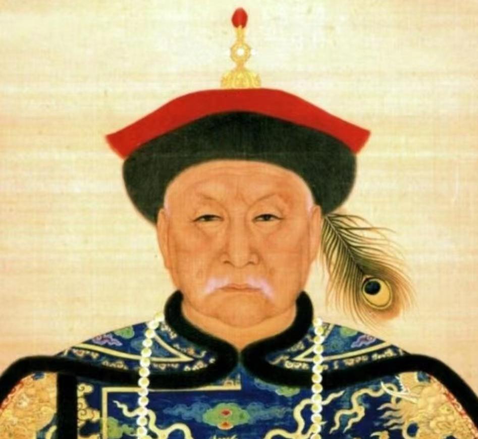 公元1668年，鳌拜曾托病不上朝，康熙亲自前去看望。然而到了卧室之后，侍卫只觉鳌