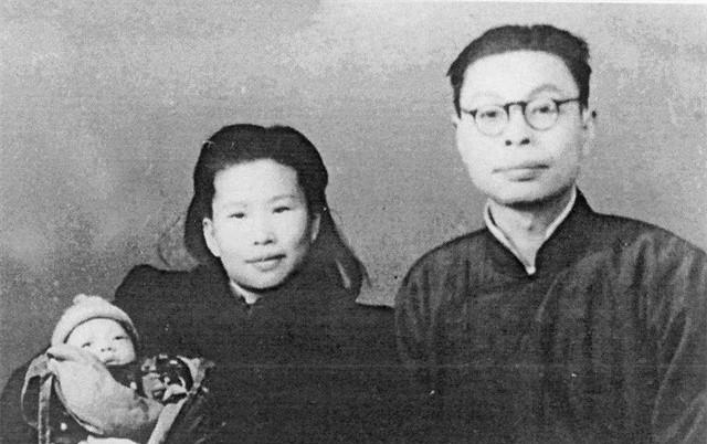1942年，共产党李白夫妇被日军抓捕，李白遭受非人折磨仍旧什么都不说，没想到变态