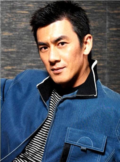 2004年，任天野接到一通改变家庭命运的电话。大他11岁的继母在电话里哽咽着说：