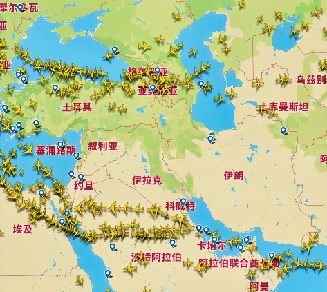 现在伊朗上空，除了以色列战机，都看不到民航客机了。
以色列袭击伊朗，伊朗则展开报