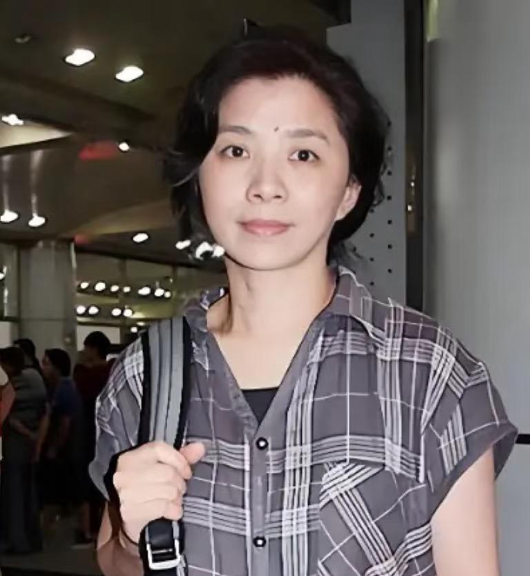 原来演员迟蓬的丈夫这么有来头！
不是圈外人，而是毕业于北京电影学院的智磊，说出来