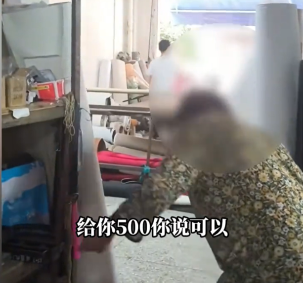 广东广州，一位老人捡到手机后，失主答应给500元作为报酬，但当老人得知这手机价值