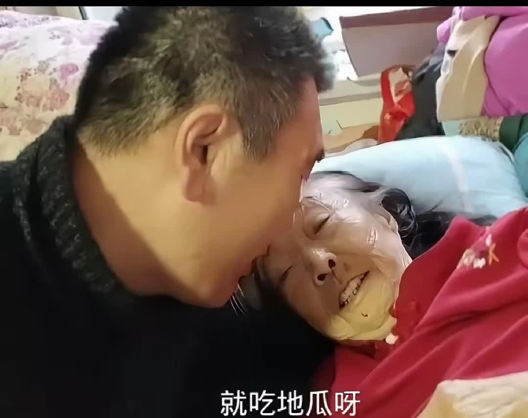 87岁的马玉琴老得不能跳舞唱歌了，每天就晒吃饭