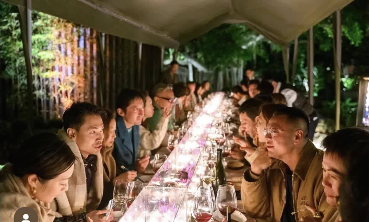 老赌王孙子在豪宅庆生，挤满了名流好热闹，50岁没继承家业仍未婚
傅厚民，澳门老