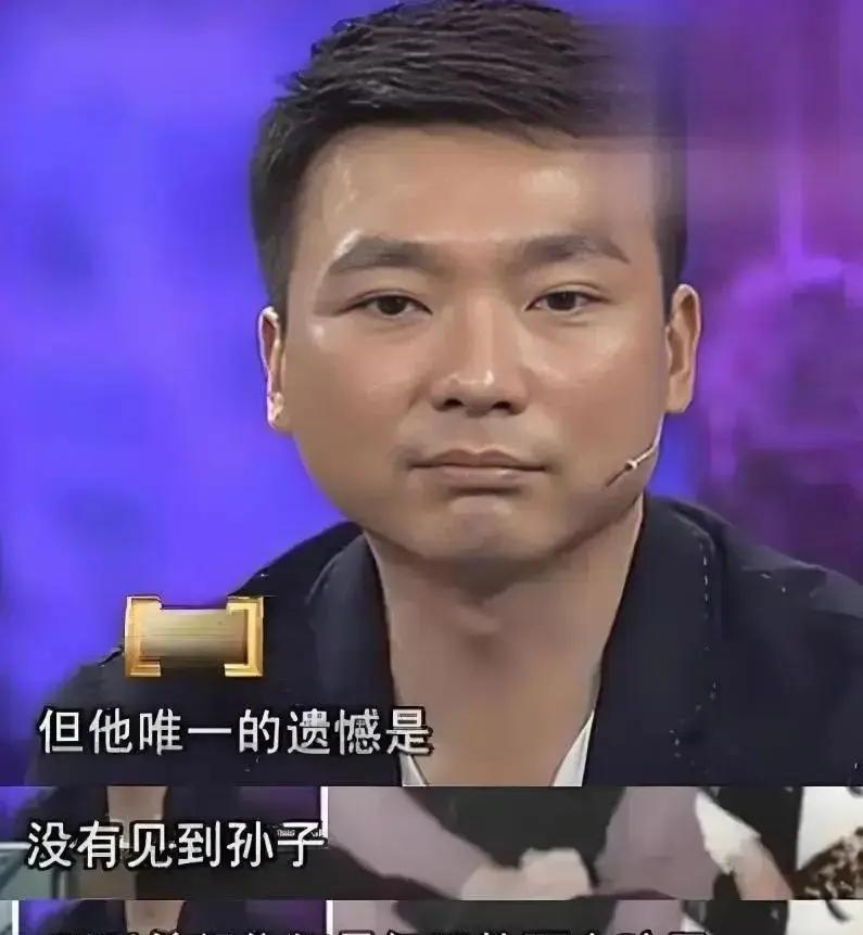 2000年结婚后，身为独子的康辉坚持当丁克。母亲哀求：“给我们生个孙子吧！”康辉