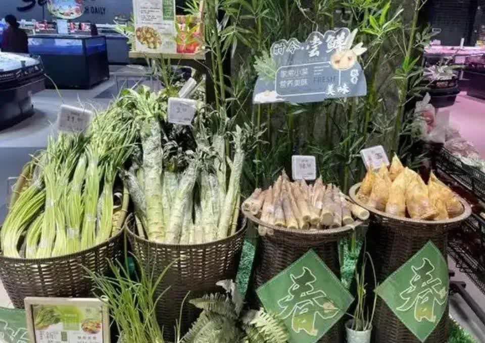 武汉的集市，春菜价格回落，市民可以“岔”道买

邻居懂奶奶每天都会去附近的“