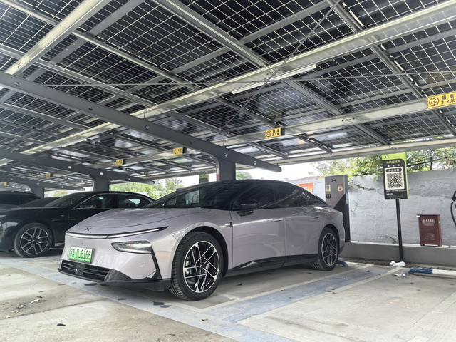 车是越大越好
能耗高🔋
车约大随之重量就增大，风阻也会变高，小马拉大车，能耗自