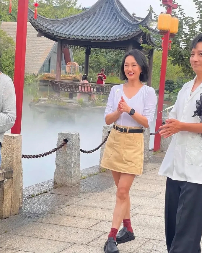 周迅我认识，旁边这位男士是谁？[得瑟][得瑟][得瑟][得瑟]
