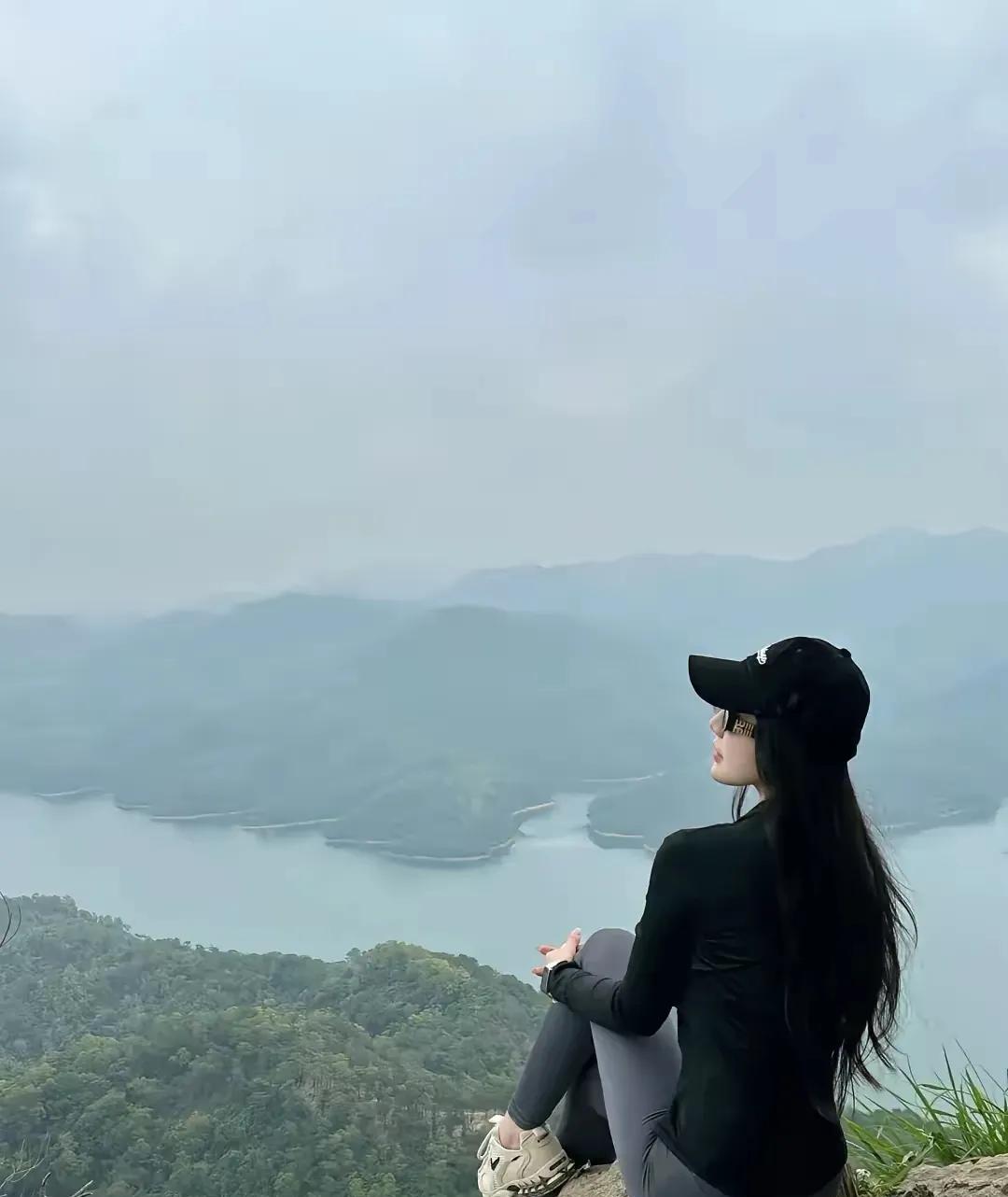 不知道你发现了没有？现在出去旅游的大都是女性！
出去旅游了两天，我发现了一个有趣