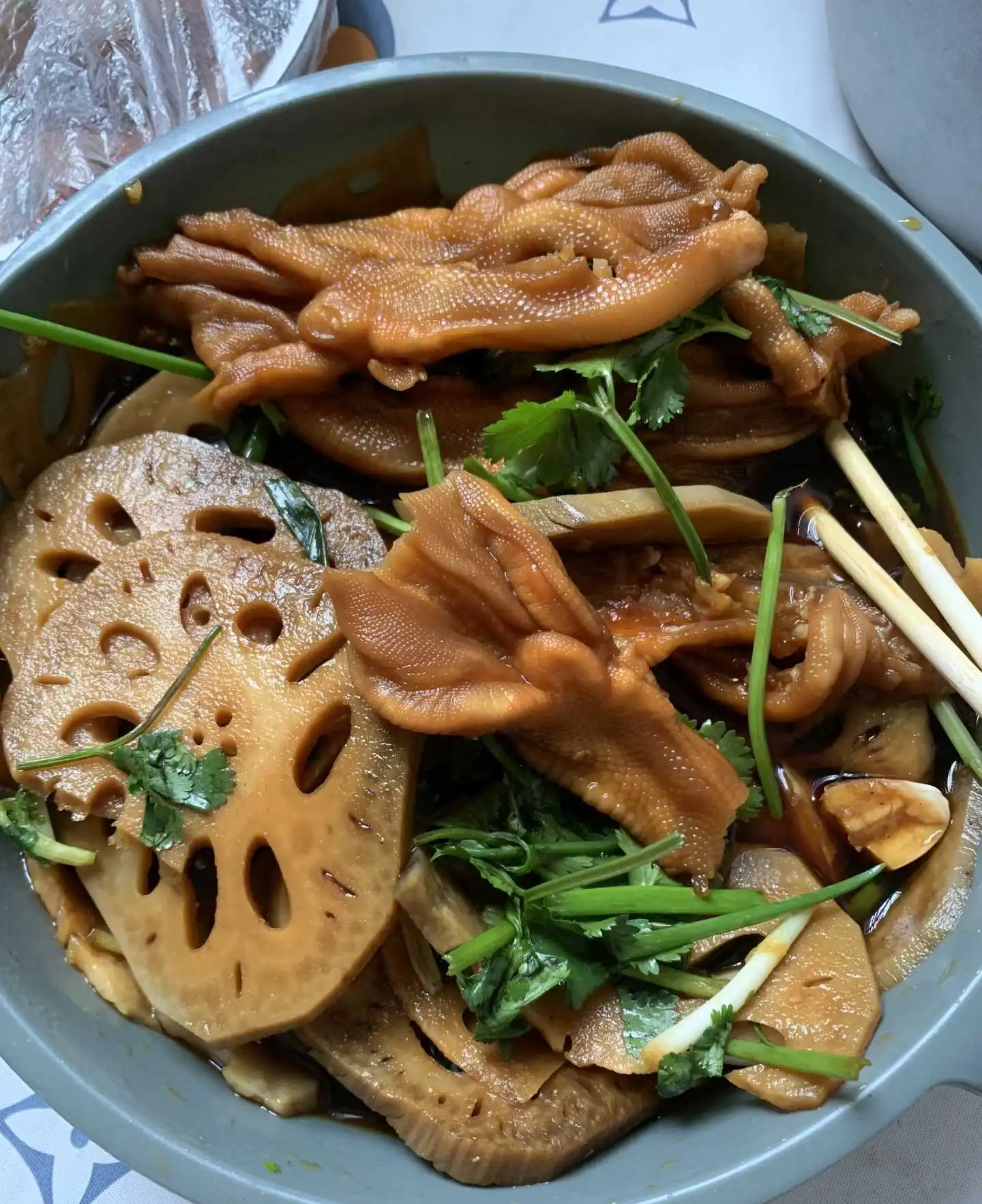 香辣鸭爪：超脆超入味！